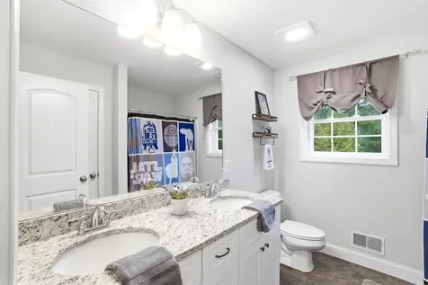 84 Juniper Circle Auburn NH 03032
