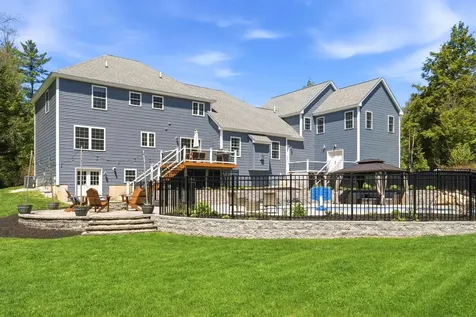 84 Juniper Circle Auburn NH 03032