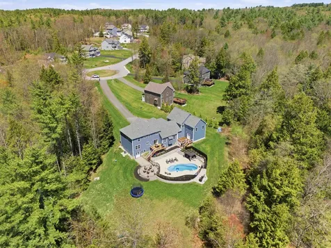 84 Juniper Circle Auburn NH 03032