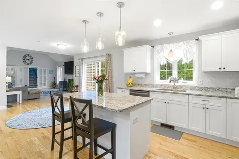 84 Juniper Circle Auburn NH 03032