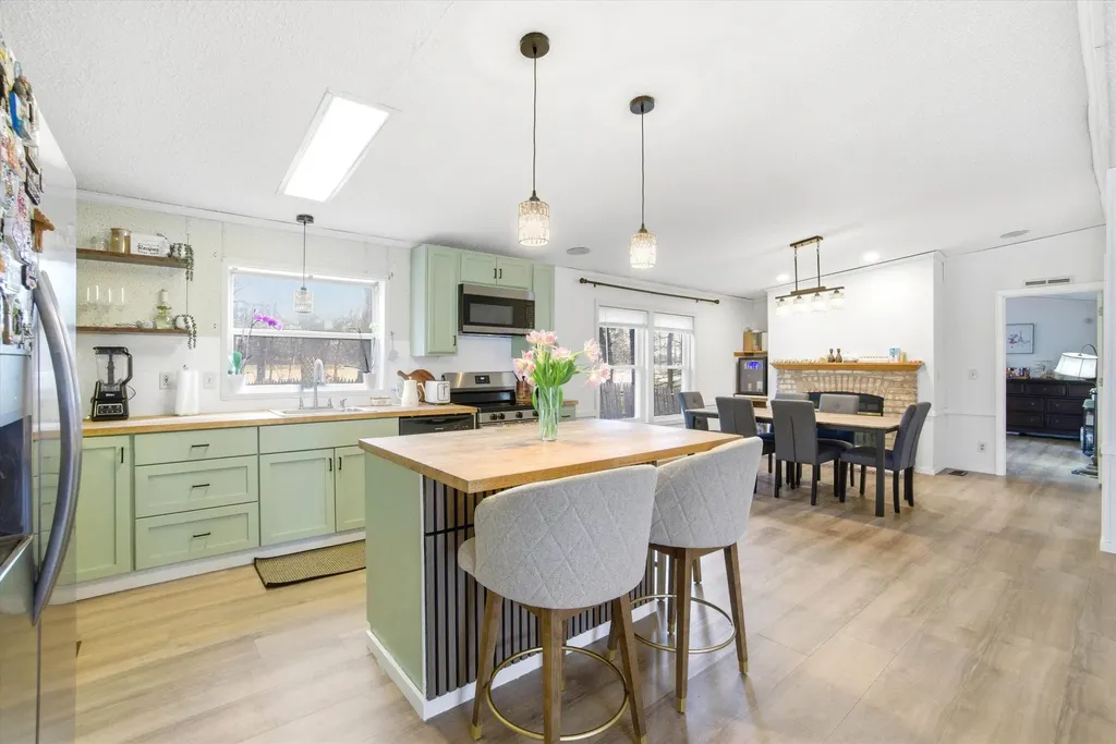 1 Longwood Lane Merrimack NH 03054