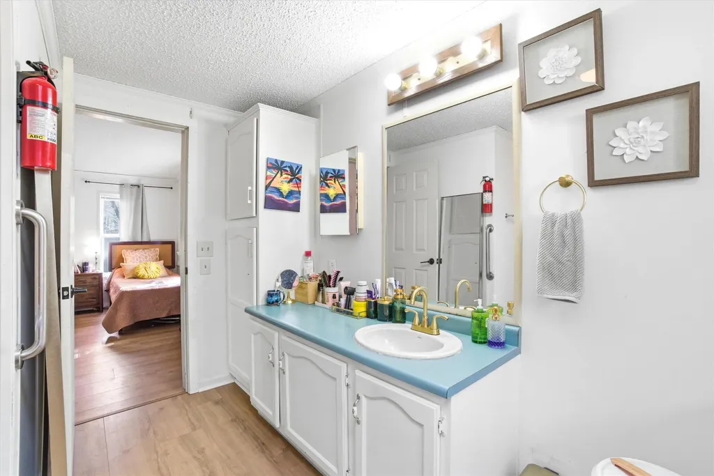 1 Longwood Lane Merrimack NH 03054