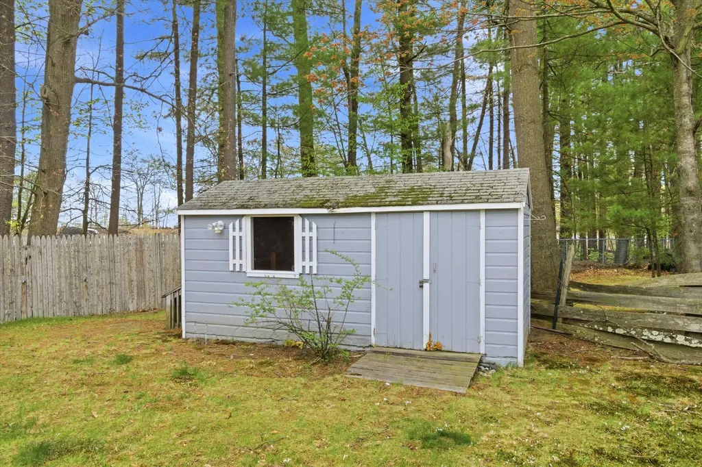 1 Longwood Lane Merrimack NH 03054
