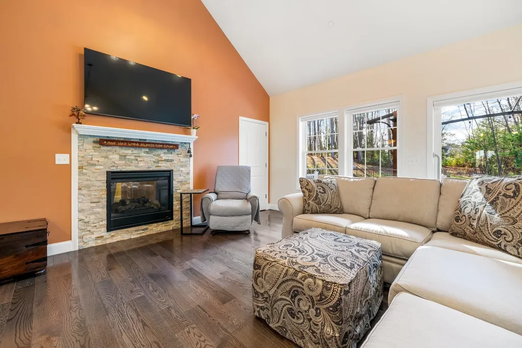 18 Steele Road Derry NH 03038