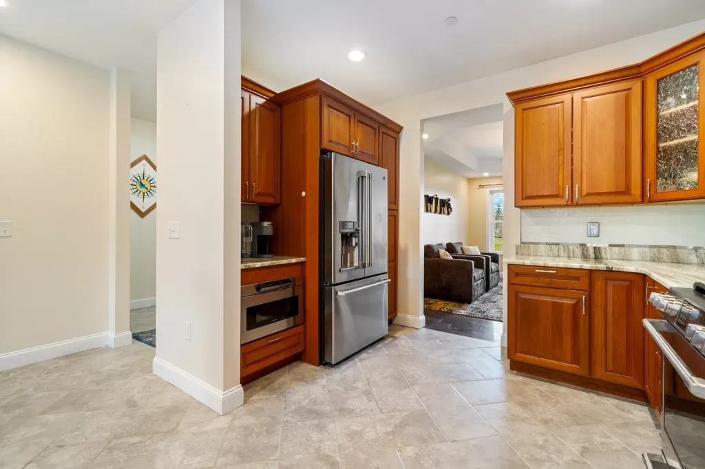 18 Steele Road Derry NH 03038