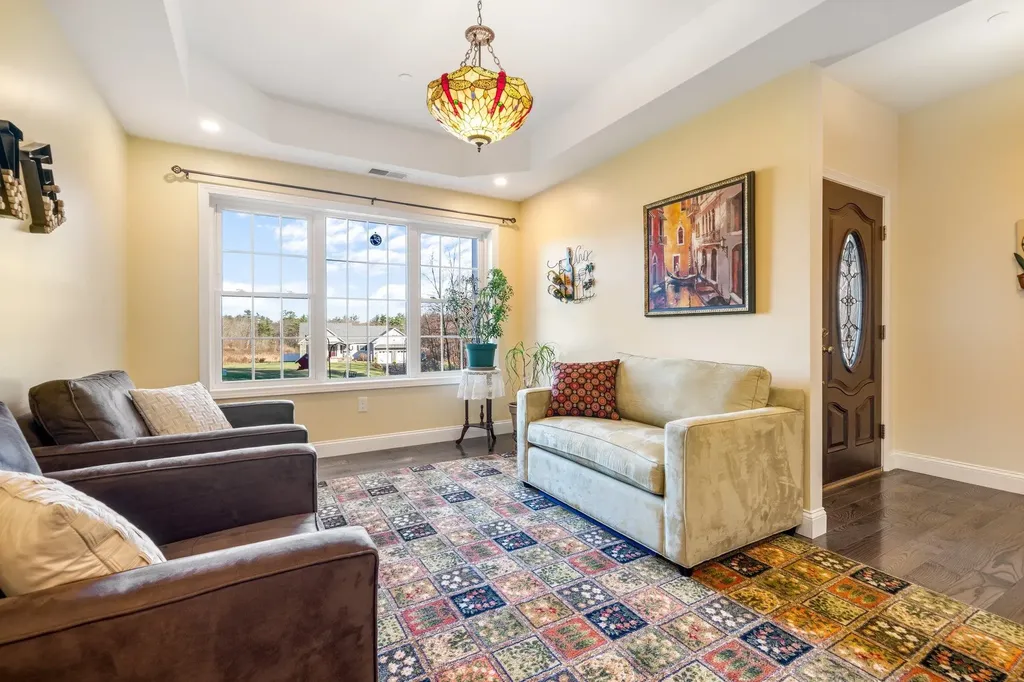 18 Steele Road Derry NH 03038