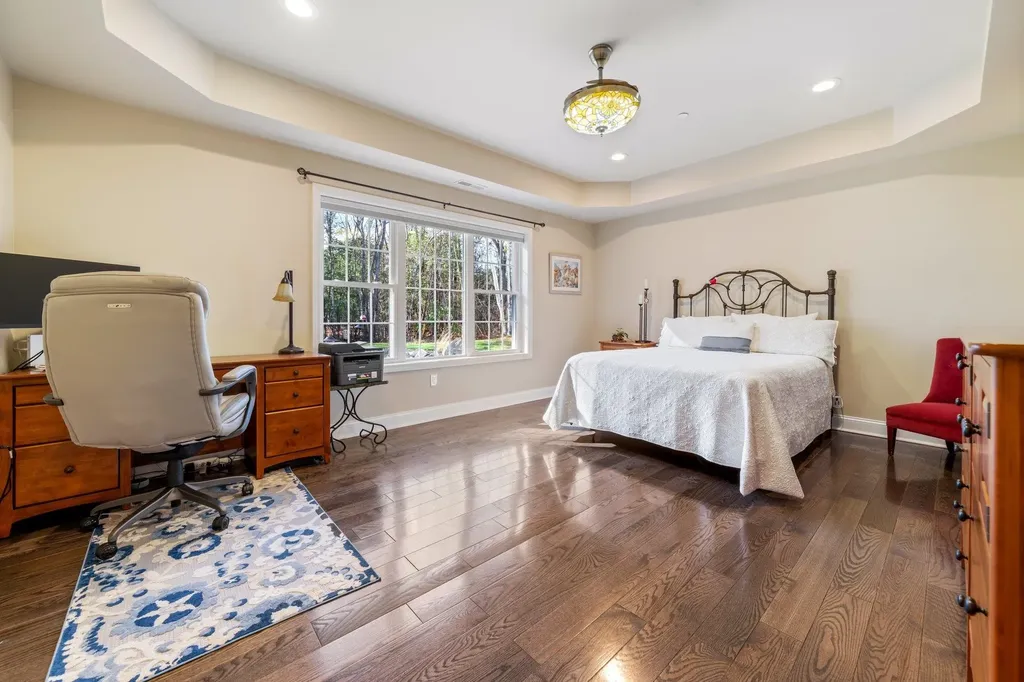 18 Steele Road Derry NH 03038