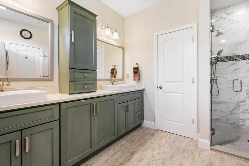 18 Steele Road Derry NH 03038