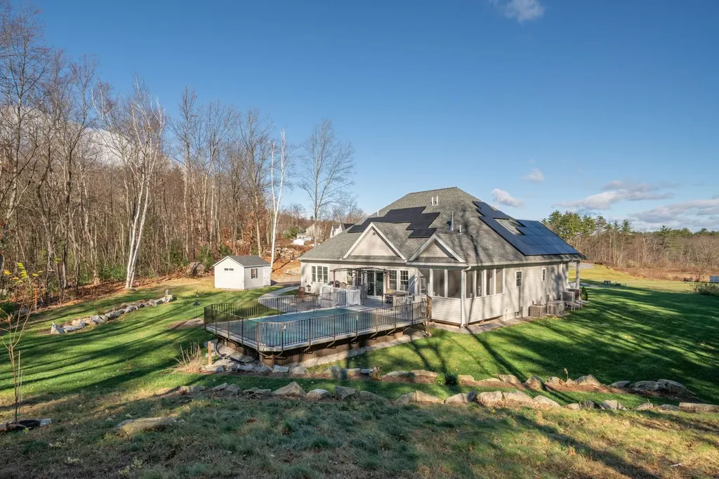 18 Steele Road Derry NH 03038