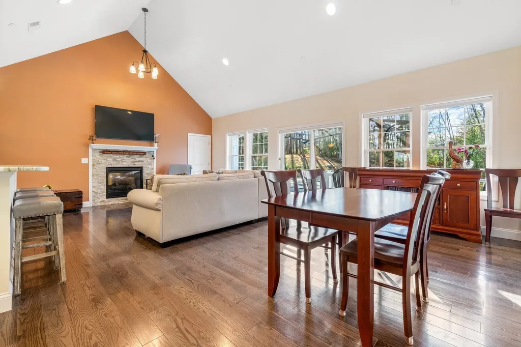 18 Steele Road Derry NH 03038