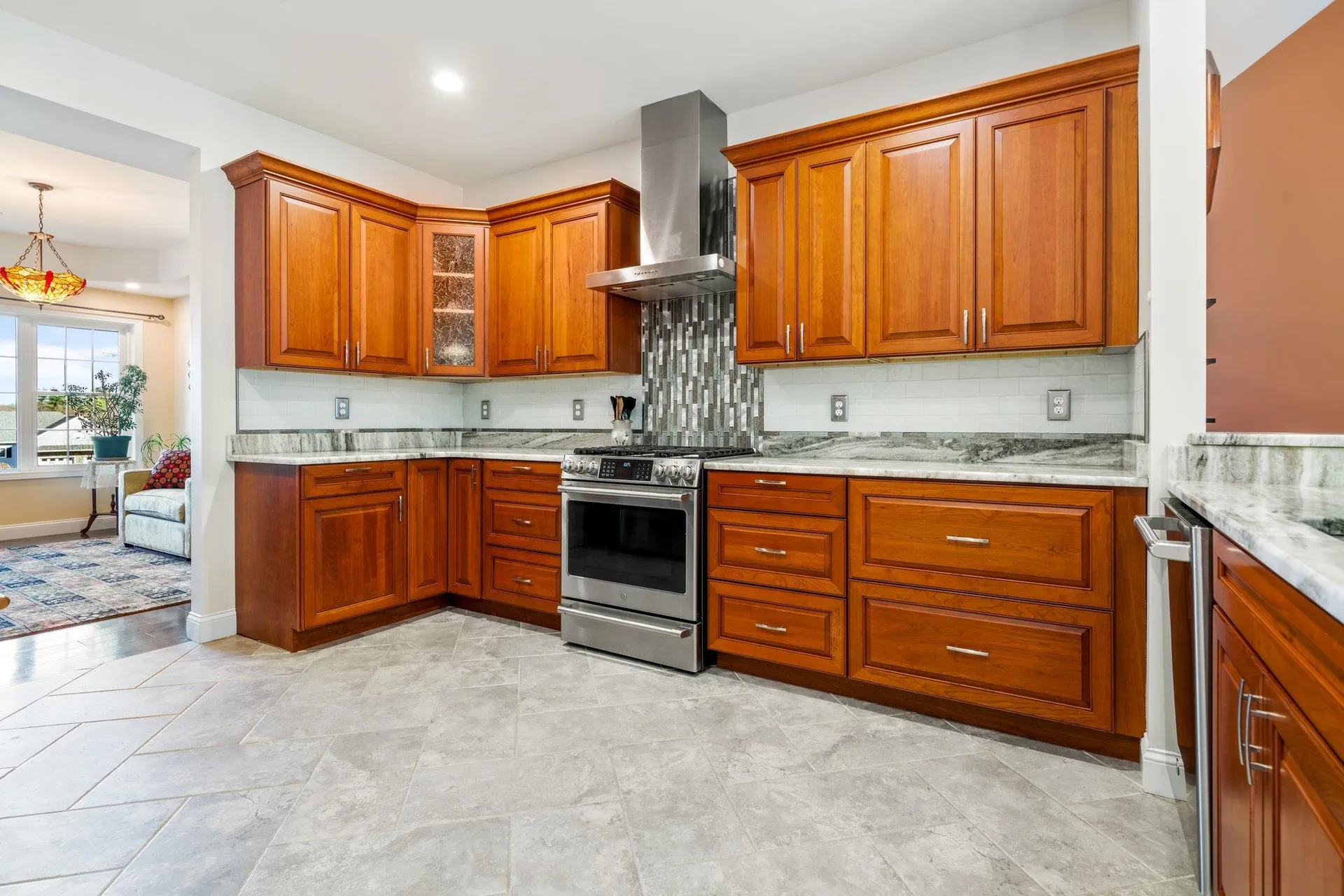 18 Steele Road Derry NH 03038