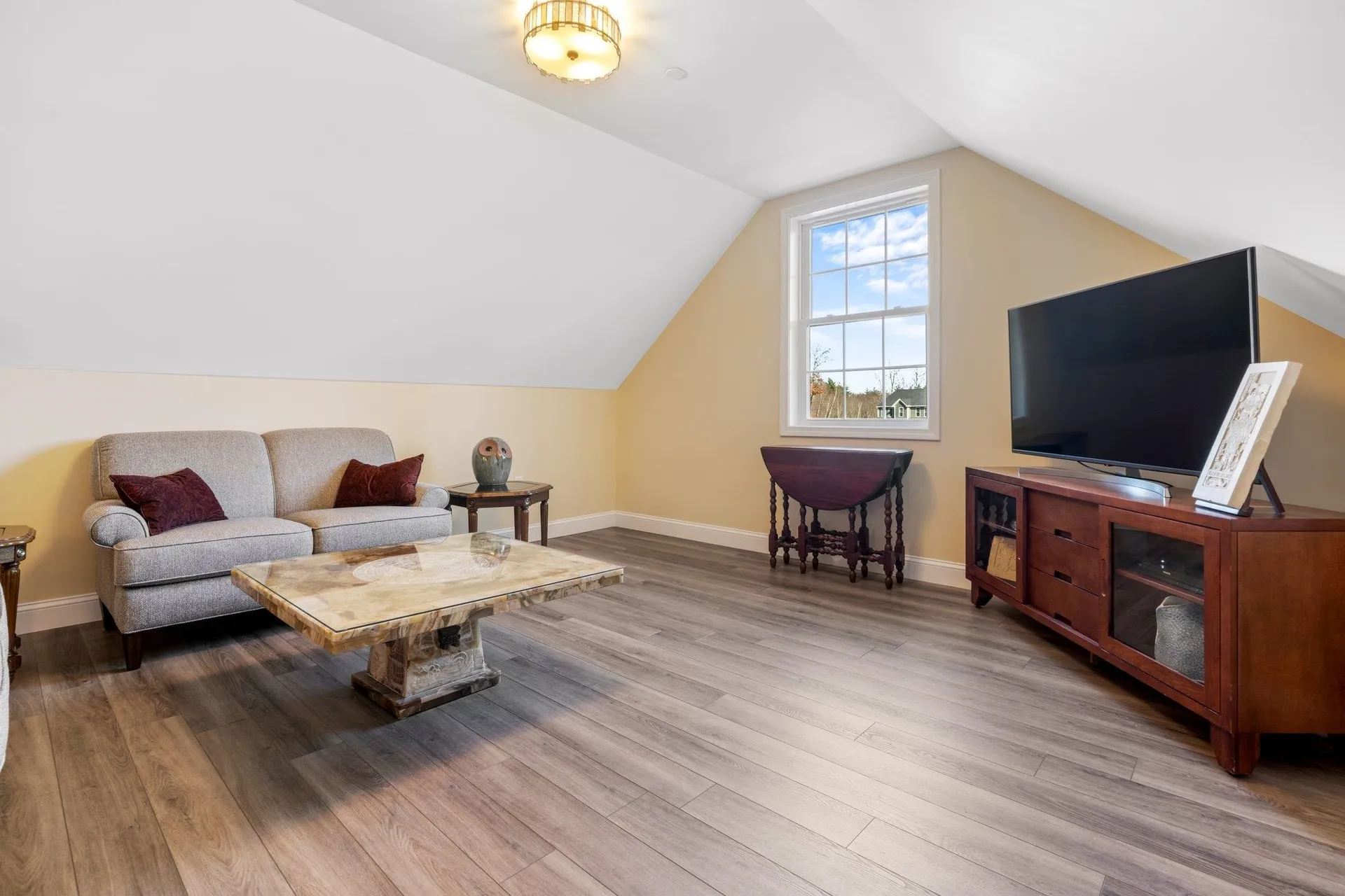 18 Steele Road Derry NH 03038