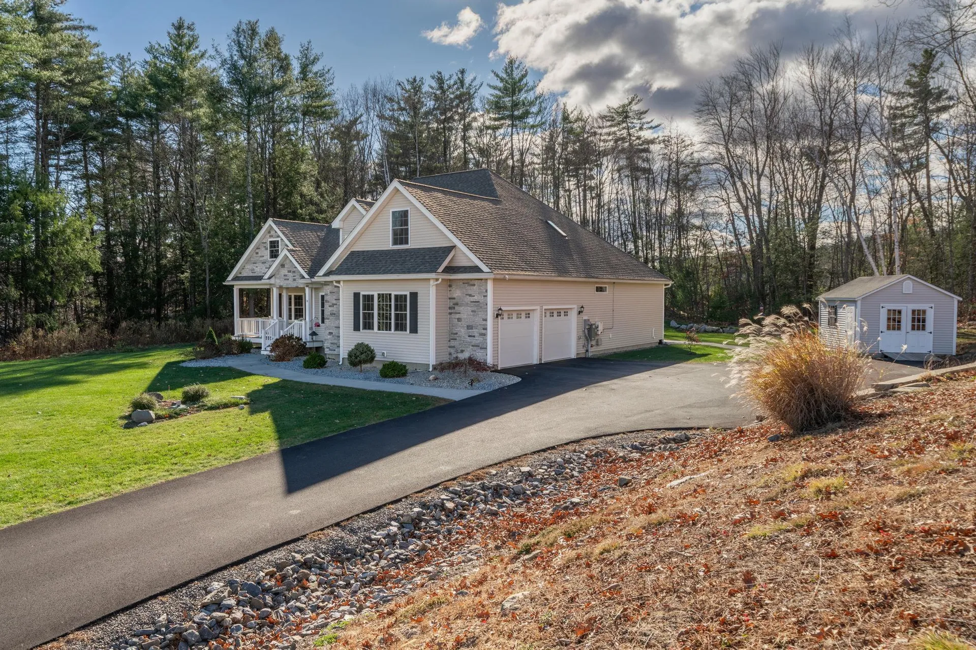 18 Steele Road Derry NH 03038