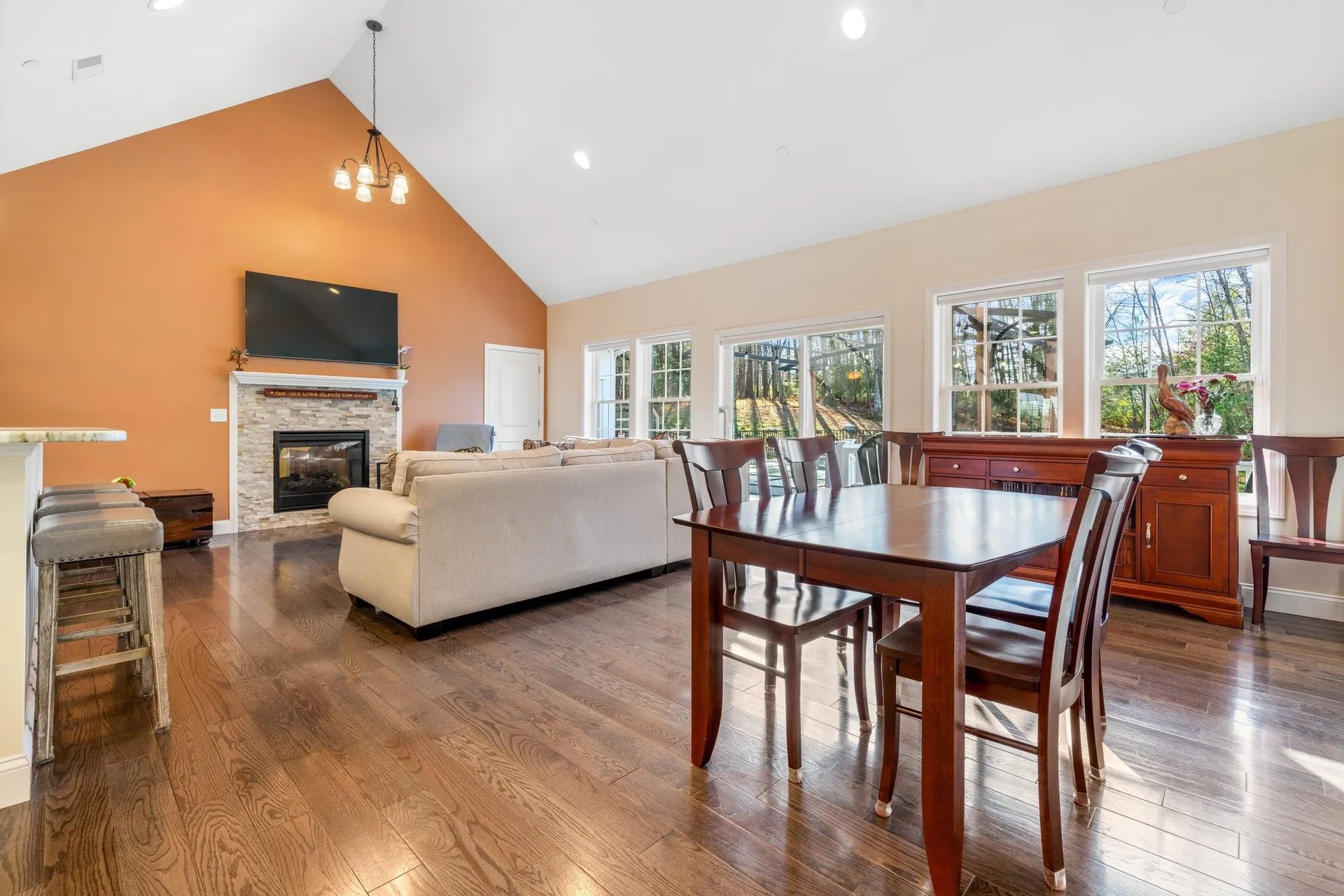 18 Steele Road Derry NH 03038