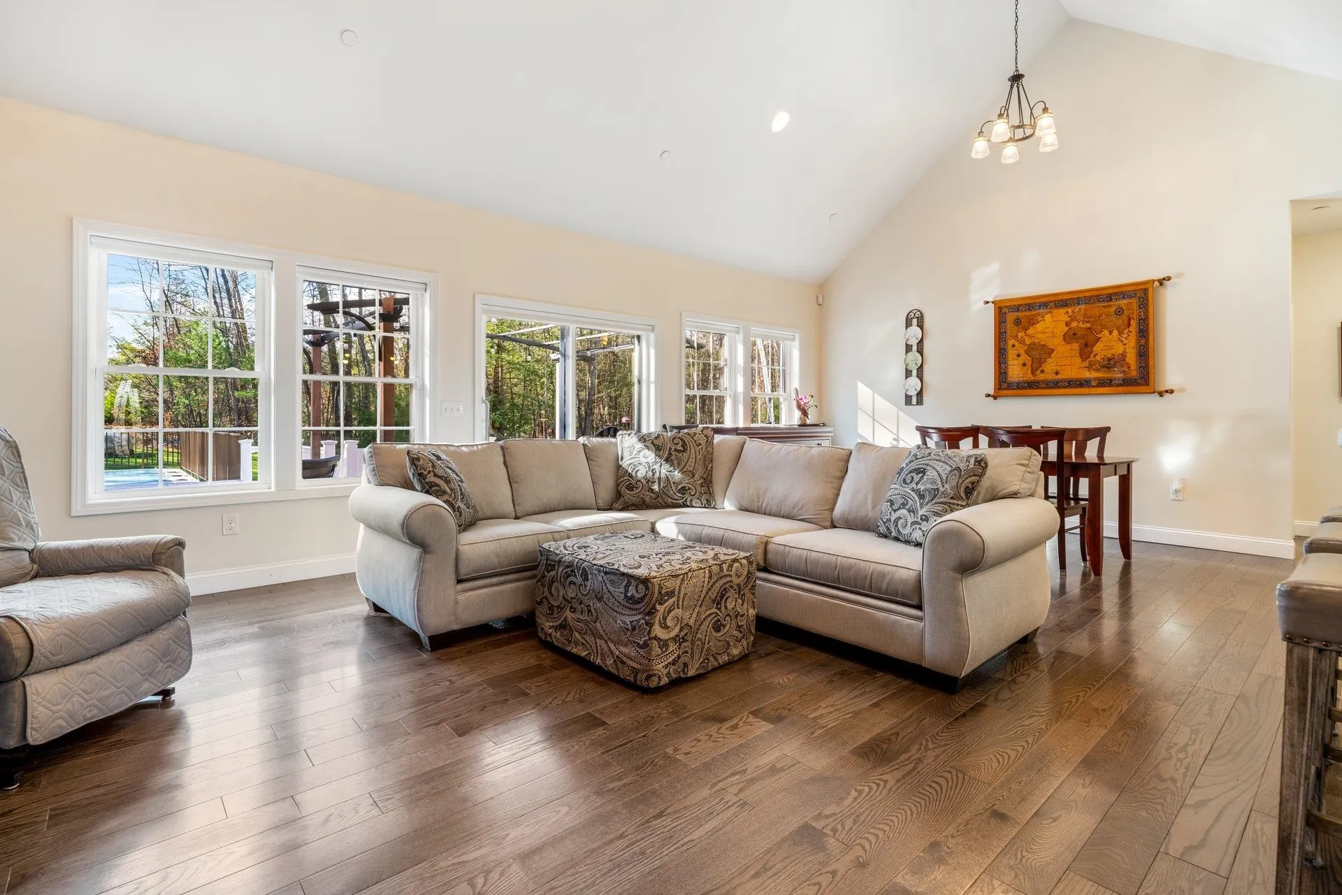 18 Steele Road Derry NH 03038