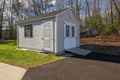 18 Steele Road Derry NH 03038