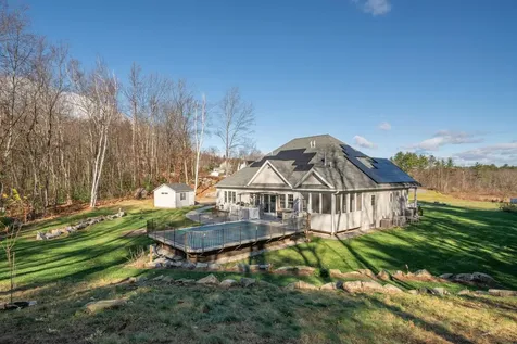 18 Steele Road Derry NH 03038