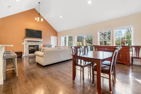 18 Steele Road Derry NH 03038