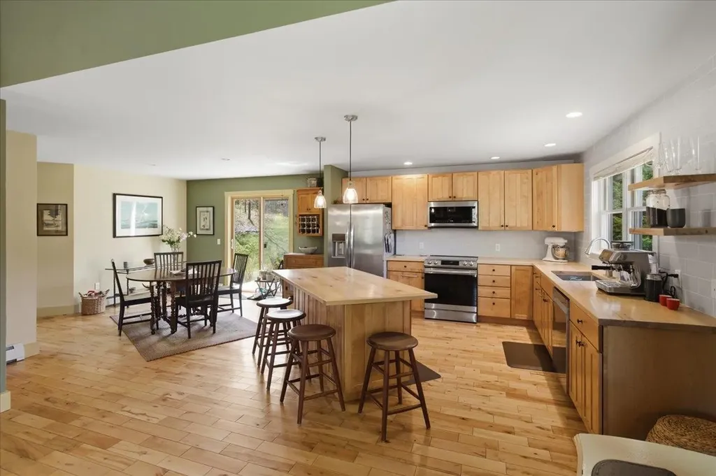 39 Stoney Brook Road Londonderry VT 05148
