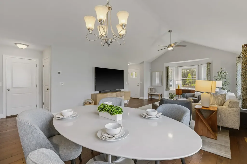 10 Wilson Way Brentwood NH 03833