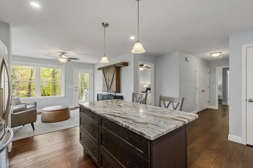 10 Wilson Way Brentwood NH 03833