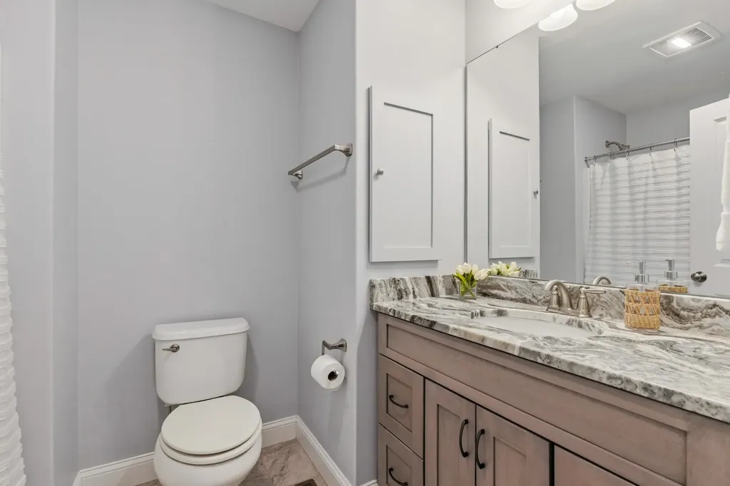 10 Wilson Way Brentwood NH 03833