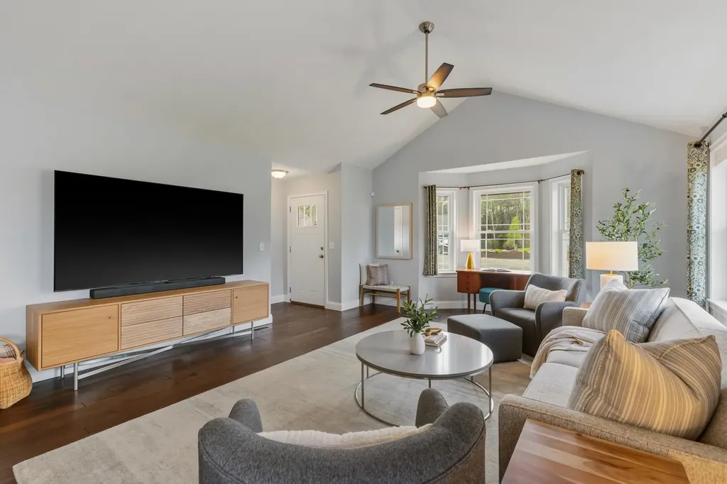 10 Wilson Way Brentwood NH 03833