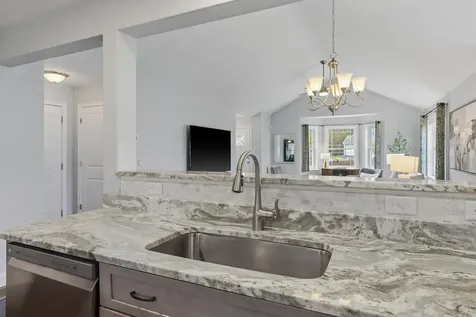10 Wilson Way Brentwood NH 03833