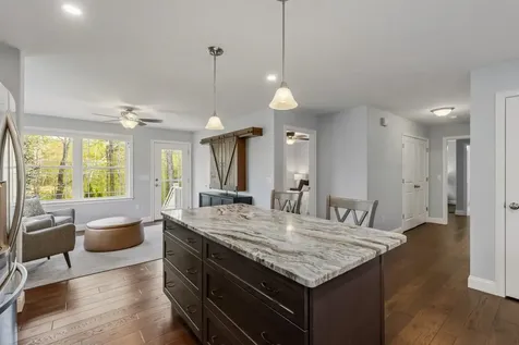 10 Wilson Way Brentwood NH 03833