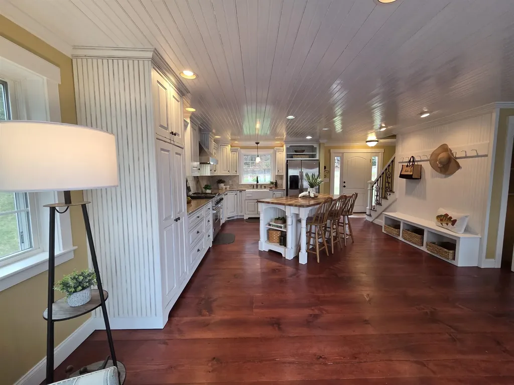 93 Algonquin Road Enfield NH 03748