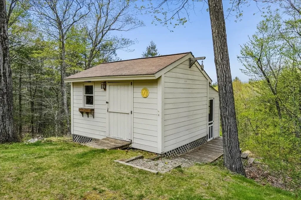 35 Haynes Road Deerfield NH 03037