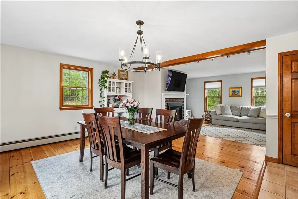 35 Haynes Road Deerfield NH 03037