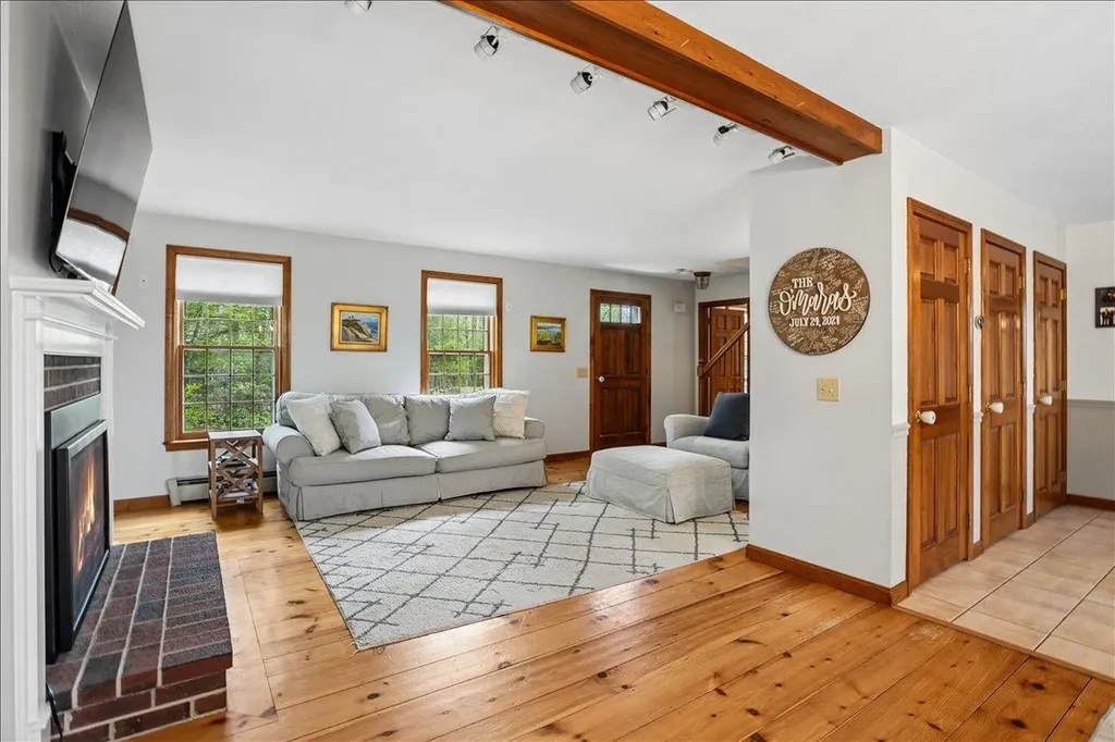 35 Haynes Road Deerfield NH 03037