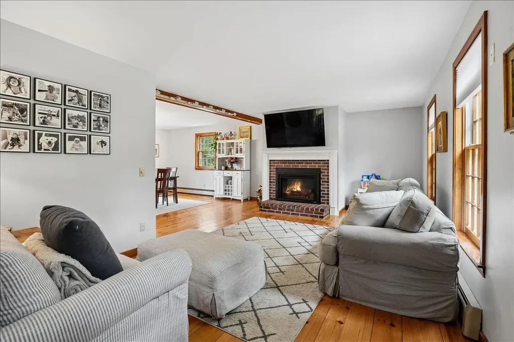 35 Haynes Road Deerfield NH 03037