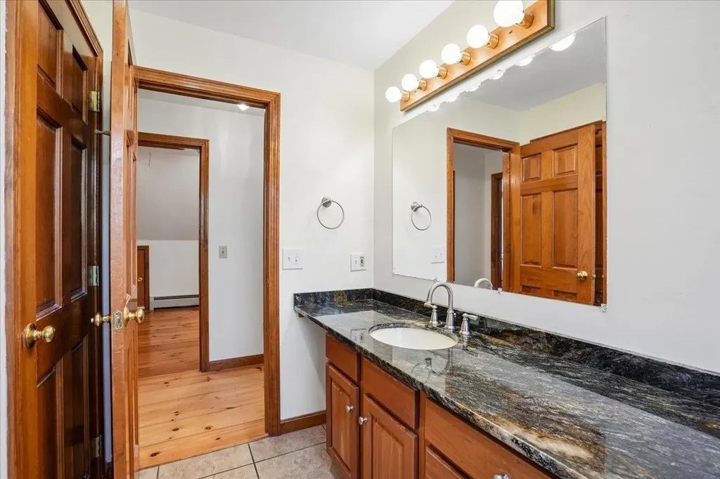 35 Haynes Road Deerfield NH 03037