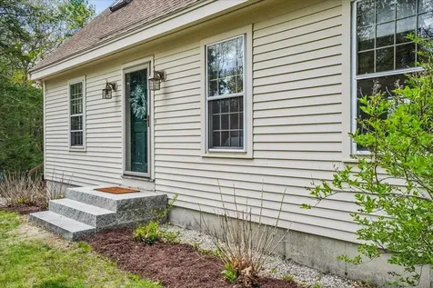 35 Haynes Road Deerfield NH 03037