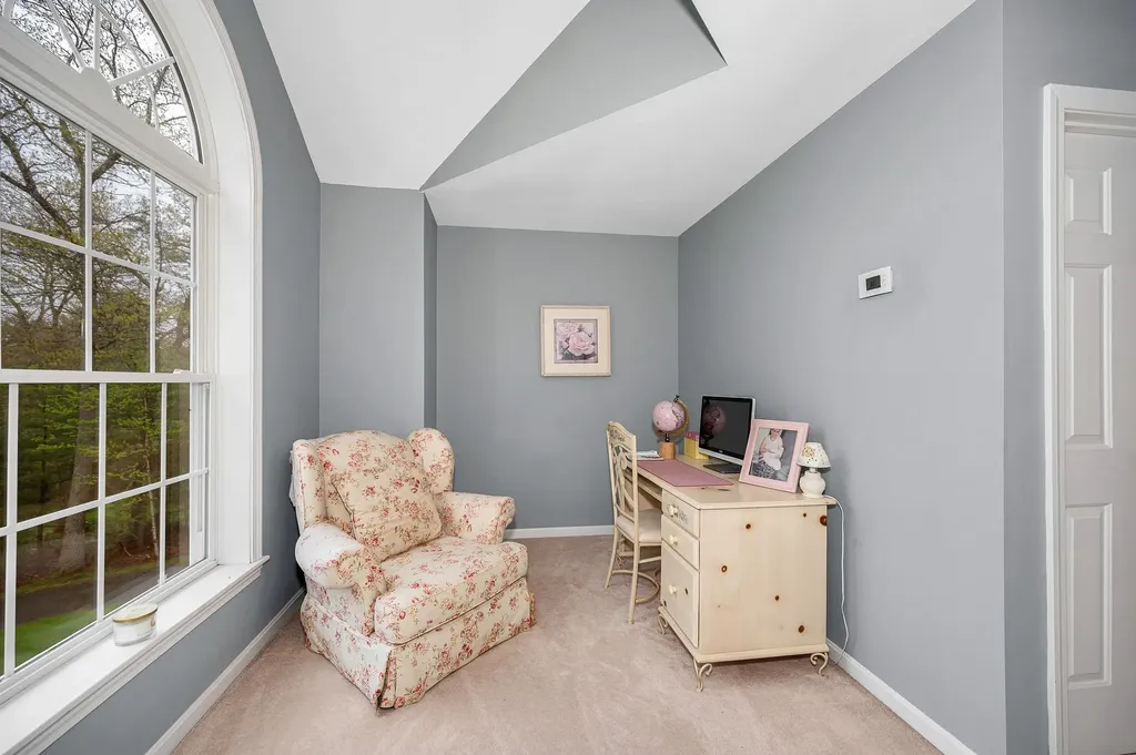 14 Cheshire Court Londonderry NH 03053