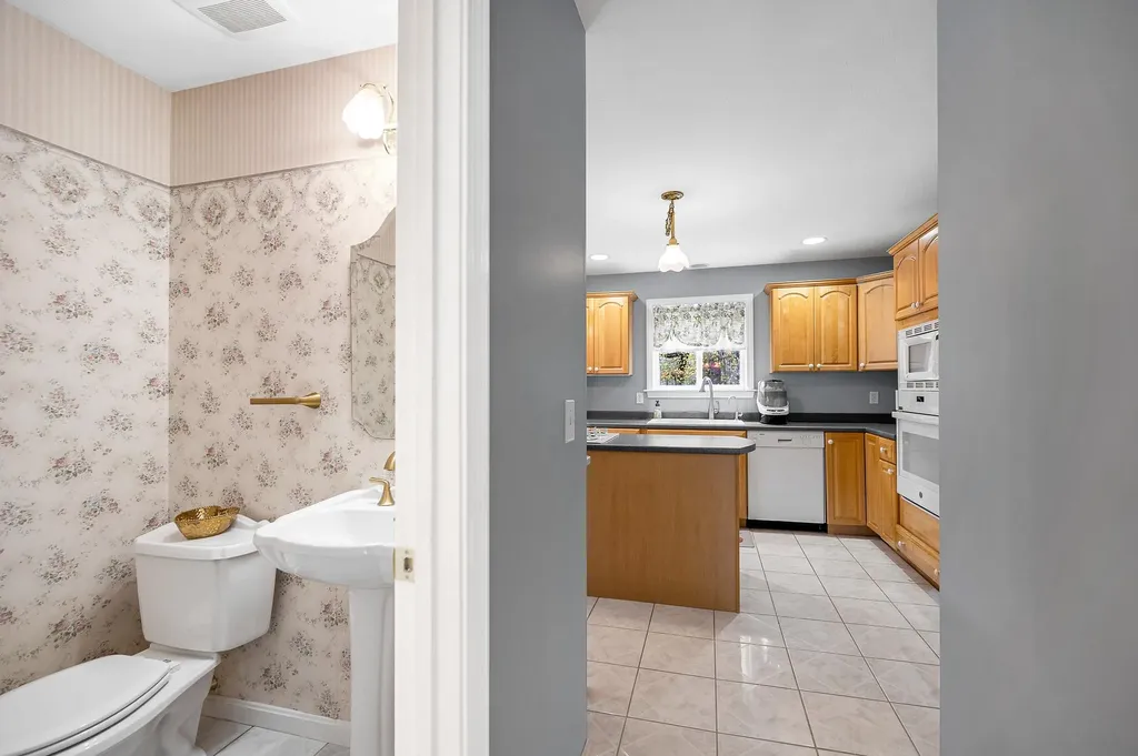 14 Cheshire Court Londonderry NH 03053
