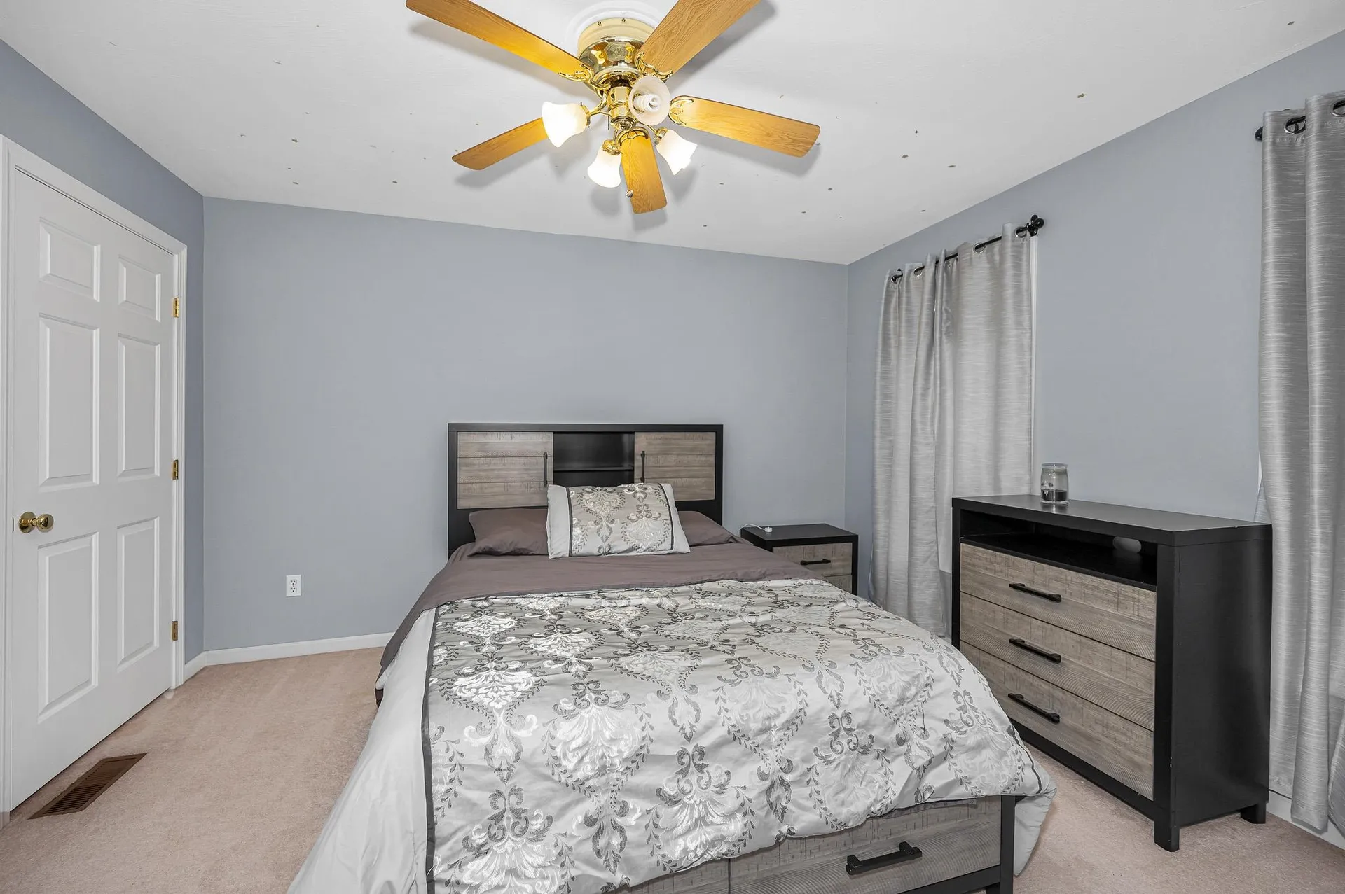14 Cheshire Court Londonderry NH 03053