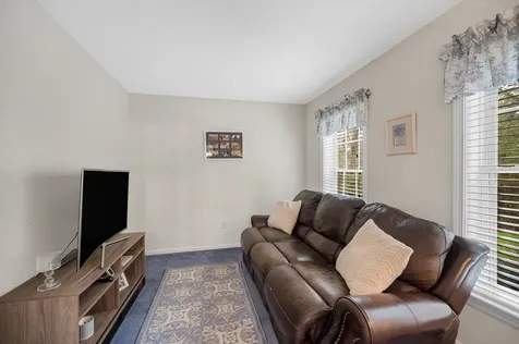 14 Cheshire Court Londonderry NH 03053