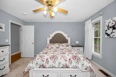 14 Cheshire Court Londonderry NH 03053