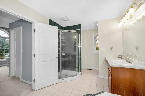 14 Cheshire Court Londonderry NH 03053
