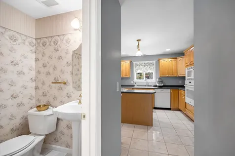 14 Cheshire Court Londonderry NH 03053