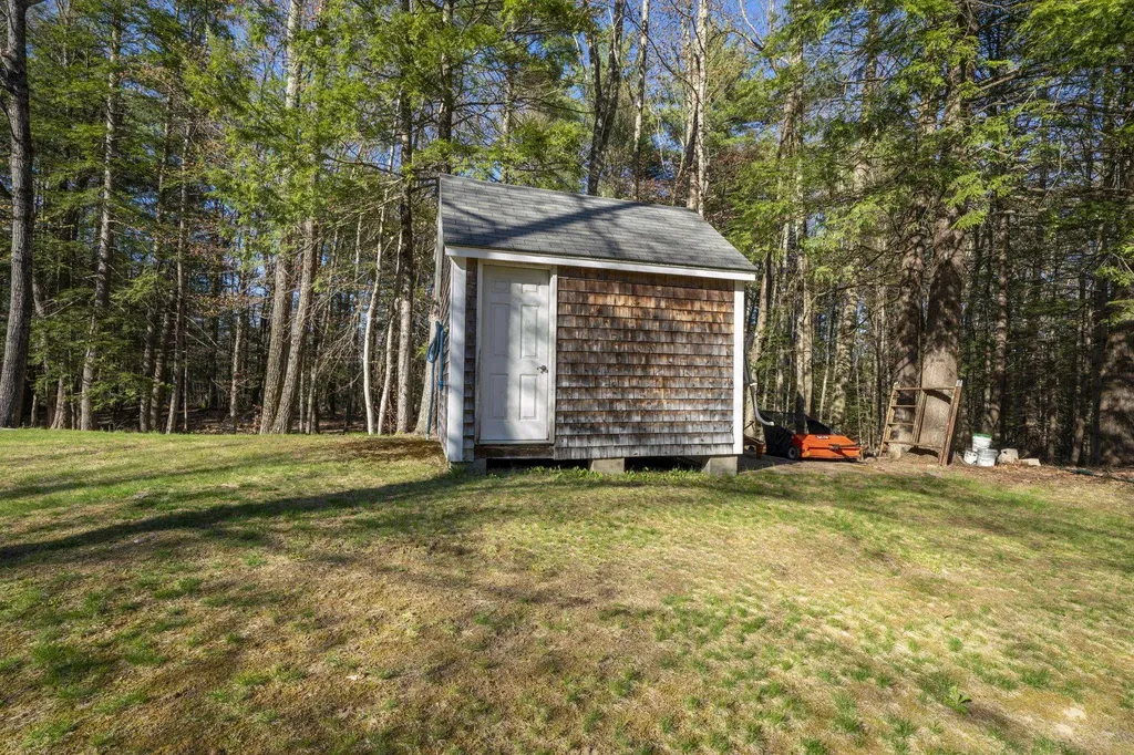 103 Flanders Memorial Road Weare NH 03281