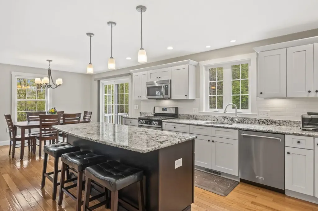 90 Village Place Drive Barrington NH 03825