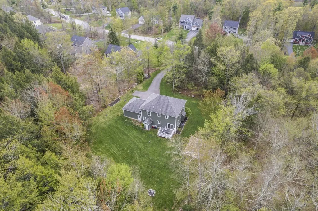 90 Village Place Drive Barrington NH 03825