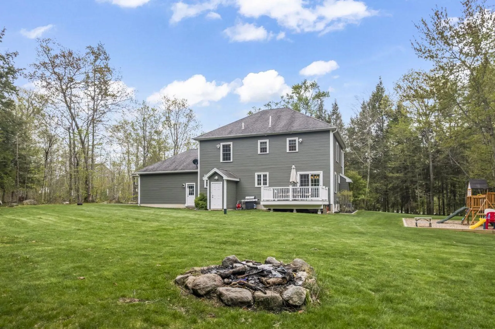 90 Village Place Drive Barrington NH 03825