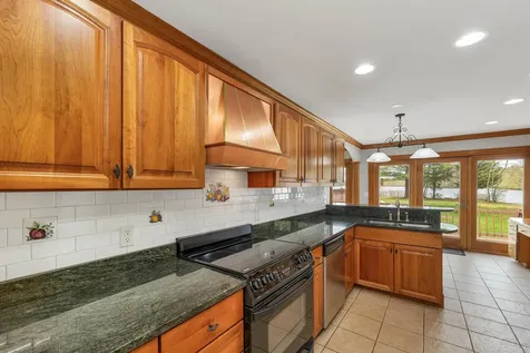 40 Coopers Grove Road Kingston NH 03848