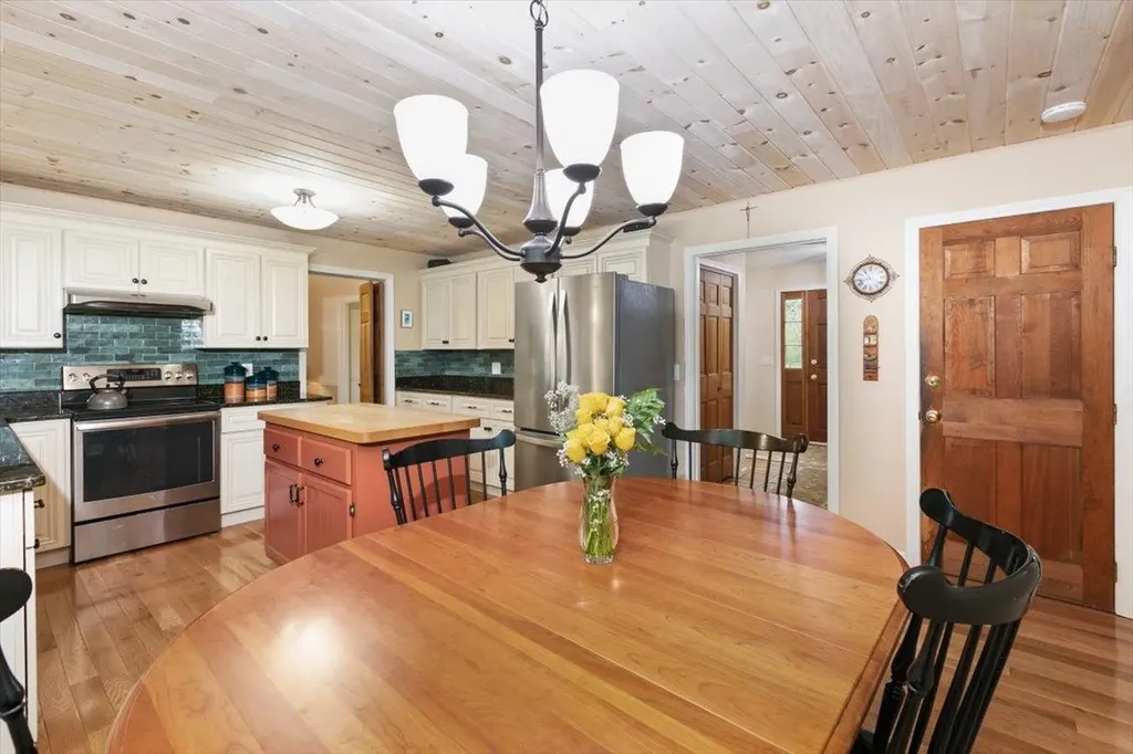 18 Winterberry Drive Amherst NH 03031
