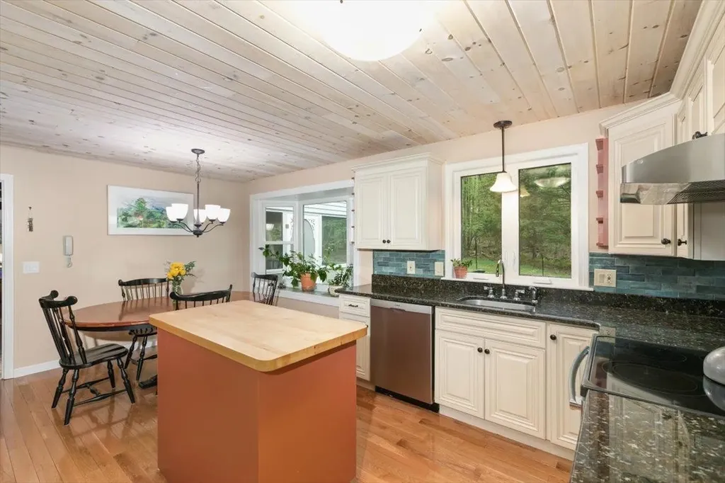 18 Winterberry Drive Amherst NH 03031